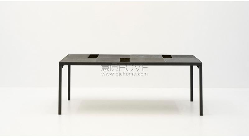 FLAT 320 table 餐桌