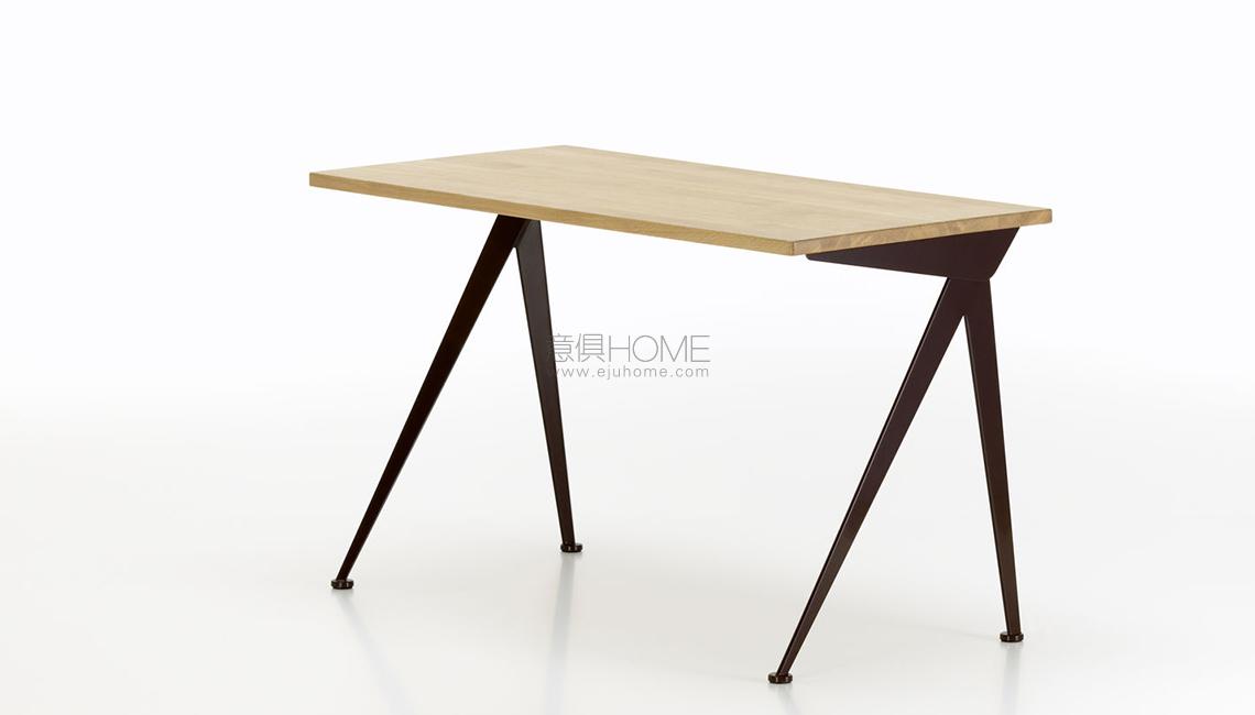 Compas Direction 書桌