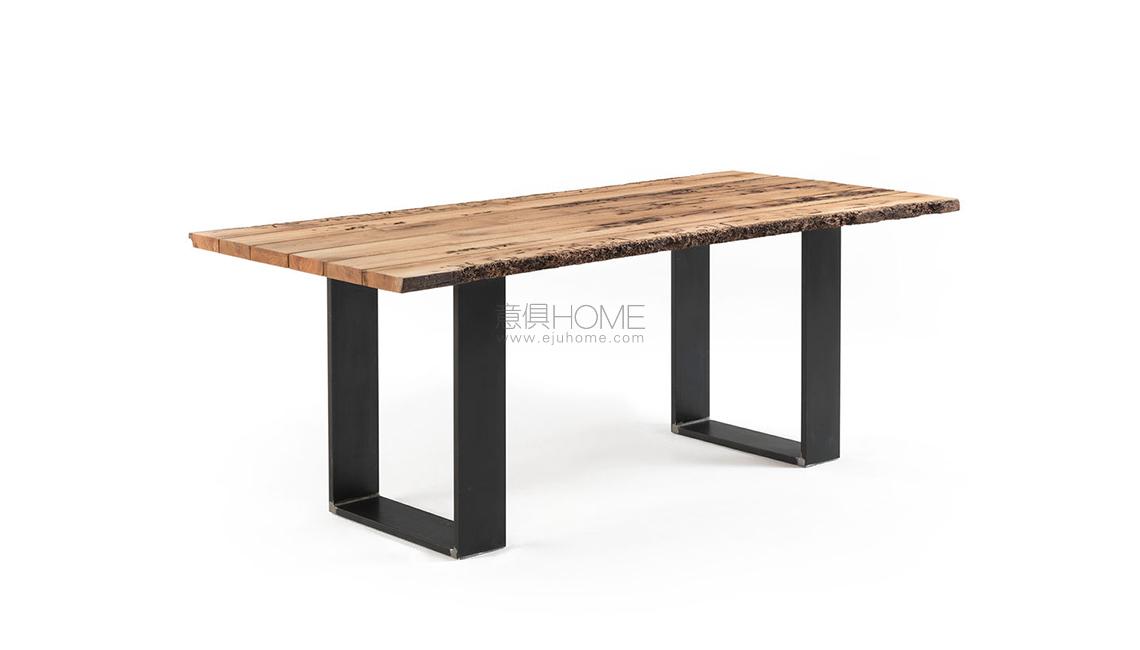 Newton Briccola餐桌