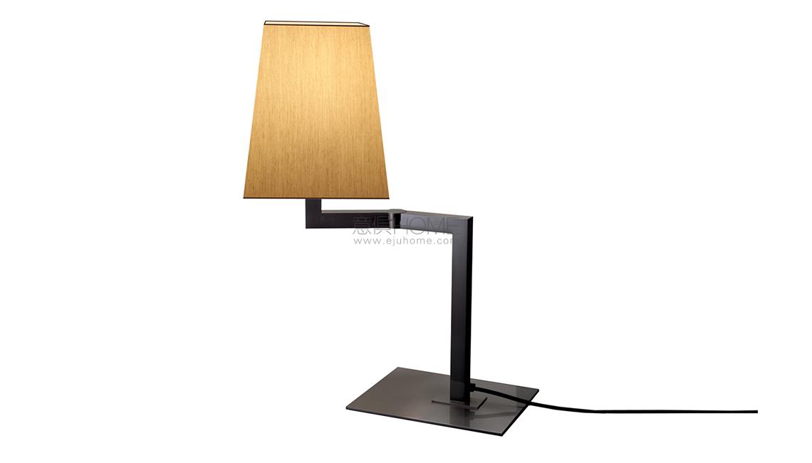 Quadra Desk Ta臺燈