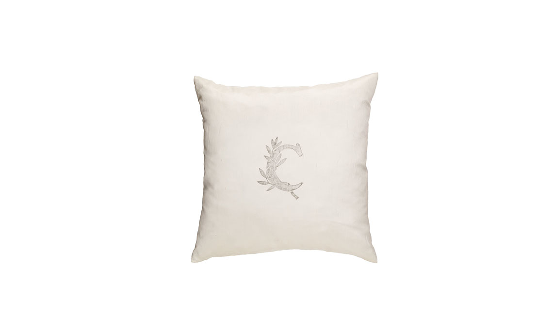 CUSCINO DECORATIVO CON C STAMPATA ORO抱枕