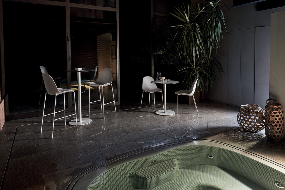 TAVOLI CONTRACT 餐桌