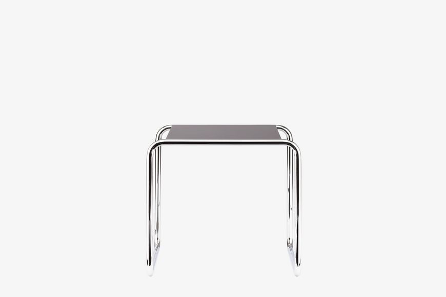 B 9 A SIDE AND NESTING TABLE 邊幾
