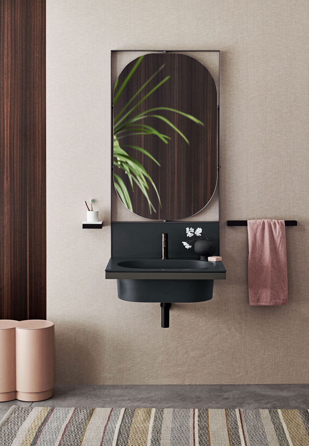 Elle Ovale帶框架和鏡子