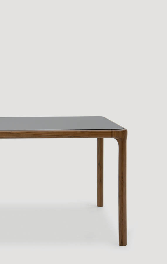 Inari長(zhǎng)餐桌